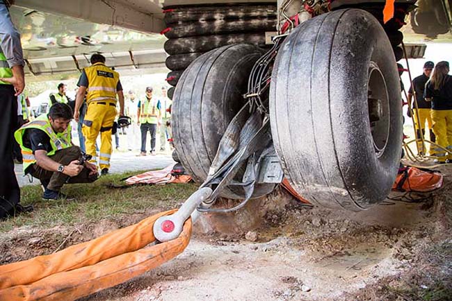 LATAM realiza simulado de resgate de aeronaves no RIOgaleão