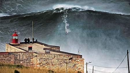 Conheça Nazaré, paraíso das ondas gigantes em Portugal