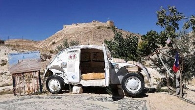Dono transforma Fusca no 'menor hotel do mundo', na Jordânia