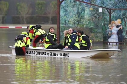 Rio Sena atinge nível máximo para cheia e deixa Paris em alerta