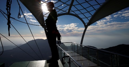 Emirados Árabes Unidos inauguram maior tirolesa do mundo