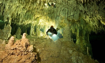 Mergulhadores descobrem maior caverna submarina do mundo