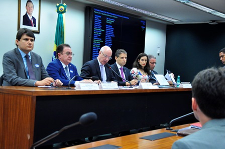 Câmara discute regulamentação de aplicativos de hospedagem