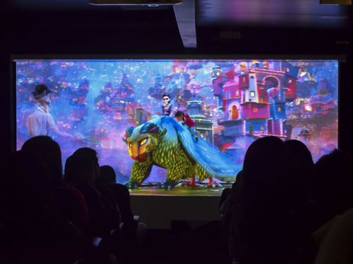 Cinema itinerante tem sucesso de público em Mangaratiba