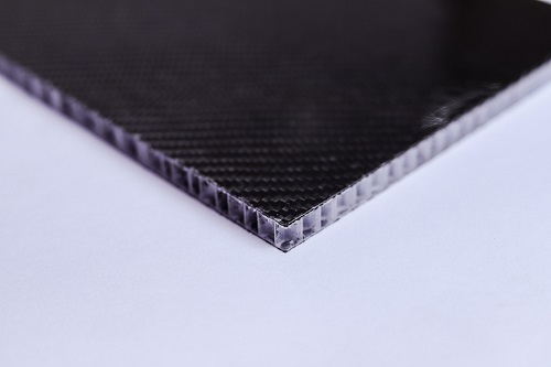 Como os aviões ficaram mais leves e econômicos ao longo do tempo?