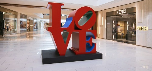 Aventura Mall, em Miami, ganha icônica escultura LOVE