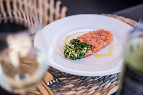 Beach Club Las Piedras aposta em menu de culinária mediterrânea