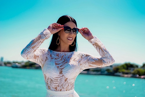 De Boston, a brasileira Sandra Almeida ganha o mundo como blogger de moda, beleza e viagem 